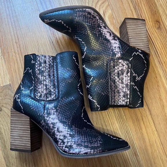 steve madden snake boots